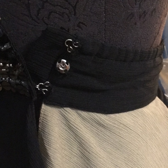 Great flowing dress - Picture 3 of 16